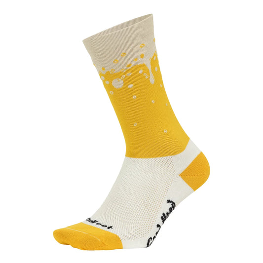 yellow DeFeet Aireator cycling sock emulating a pint of beer with a frothy head